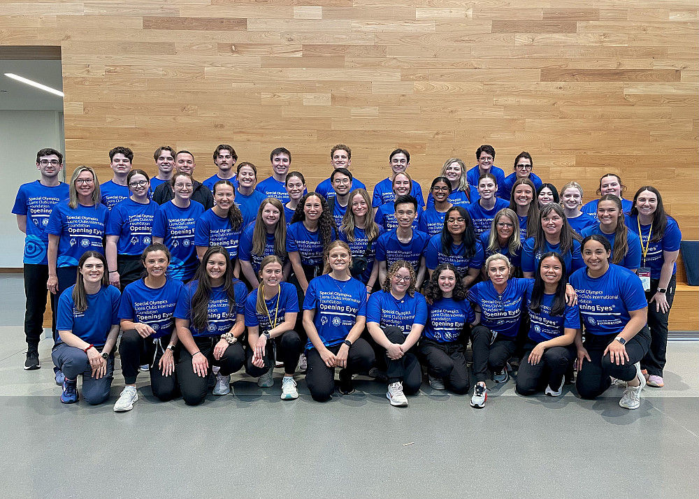 Indiana University School of Optometry... Indiana University School of Optometry (IUSO) faculty, students, staff, alumni, and friends gather for a group photo after a day of volun...