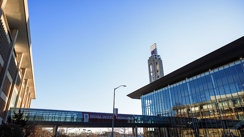 People walk through the gerbil tube connecting the Campus Center with Cavanaugh Hall at IU Indianapolis. (Photo by Liz Kaye/Indiana Unive...